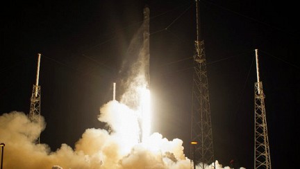 Американский космический грузовик Dragon пристыкуется к МКС