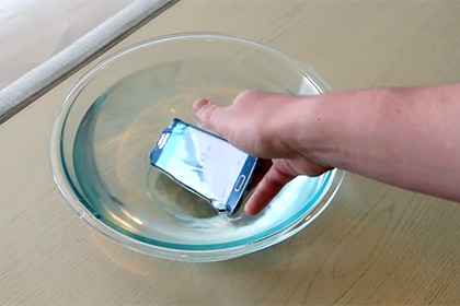 Блогер разбил и утопил два Galaxy S6 Edge ради теста